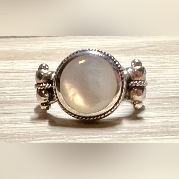 Handmade Designer Signed MWS Mother Of Pearl Sterling Silver Ring, Size 7.5 - Picture 2 of 12